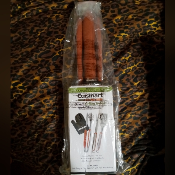NIB Cuisinart 3 Piece Grilling Tool Set w/ Grilling Glove - Picture 3 of 4